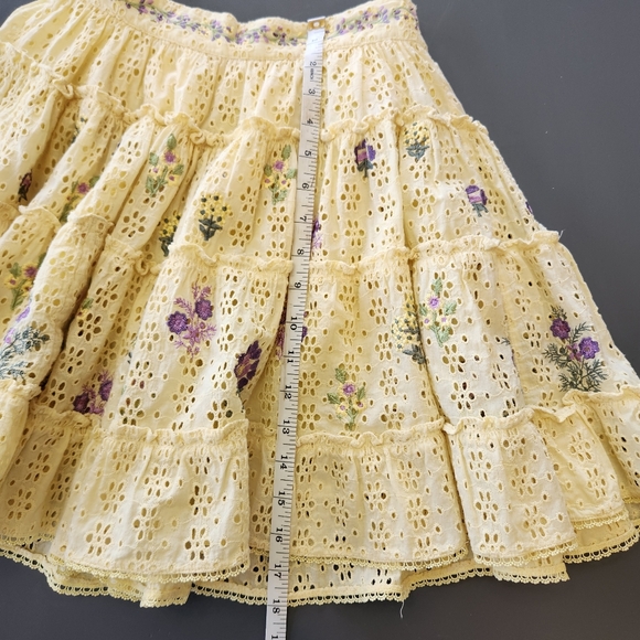 NWT Hemant & Nandita Floral Embroidered Mara Mini Skirt Butter Yellow Size Small - Picture 8 of 12